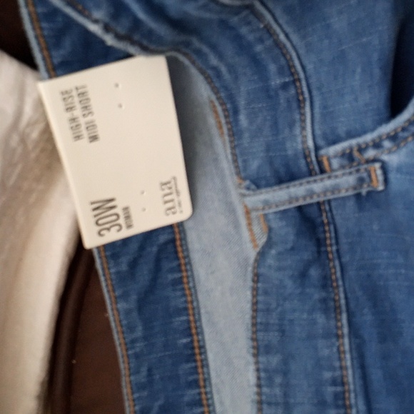 2/$25.00 A.N.A High-Rise Midi Shorts Size 30W - Picture 3 of 5